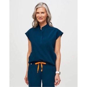 NWT Figs Women’s Rafaela Oversized Scrub Top Deep Reef M